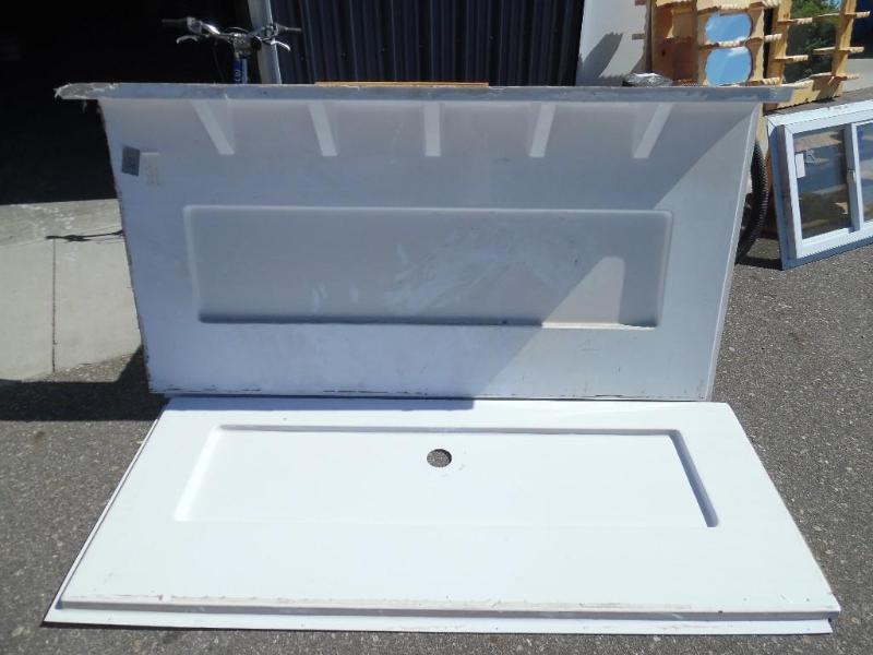 Corner shower surround