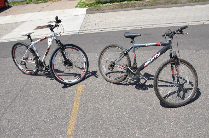 lot 104 image: 2 bicycles - Huffy Stone Mountain Genesis 29 ...