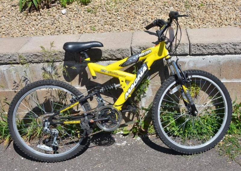 lot 109 image: Magna Excitor 24" frame 2x duel suspensi...