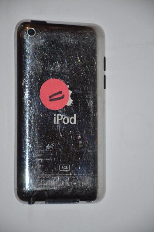 lot 11 image: Apple iPod 8GB - not tested, no power cord....