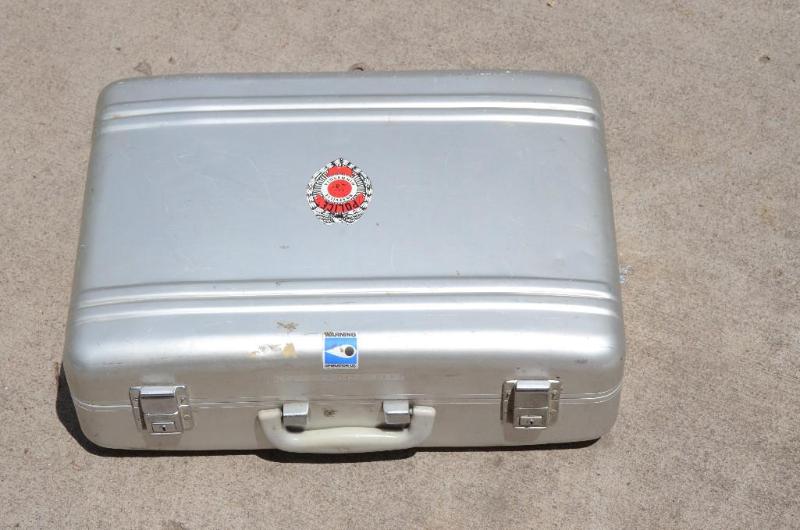 lot 133 image: Metal camera case 18x13x6" Vivitar flash...