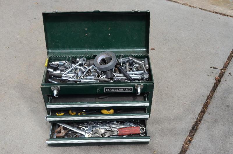 lot 19 image: Snap-On tools. Masterhand metal tool box with...