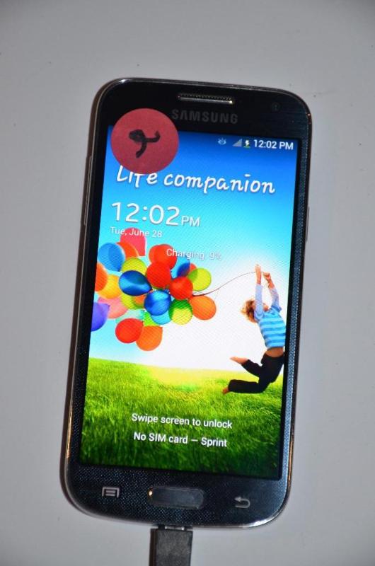 lot 2 image: SPRINT Samsung Galaxy S4 mini - powers up, no...