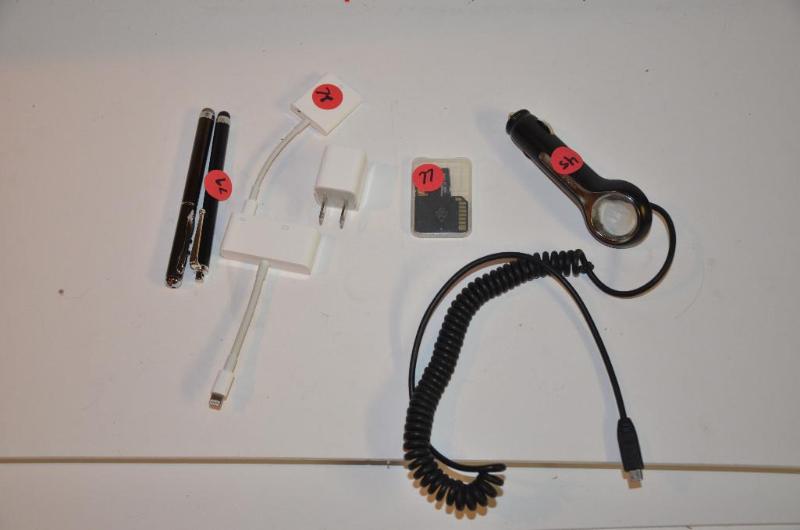 lot 77 image: Scandisc adapter, Apple accessories, Motorola...