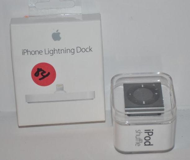 lot 83 image: Apple iPod shuffle 2GB iPhone lighting dock...
