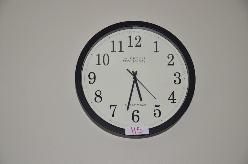 lot 115 image: La Crosse Technologies Wall Clock 15" di...