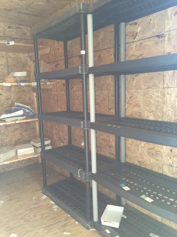 lot 121 image: 2 black plastic 5 shelf shelving units. 17 x ...