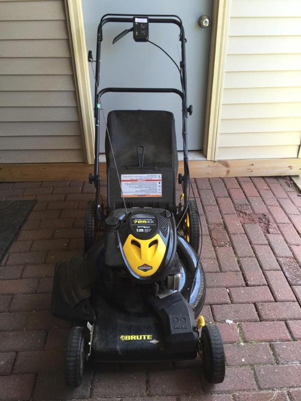 lot 127 image: Briggs & Stratton 725EX Sears lawnmower...