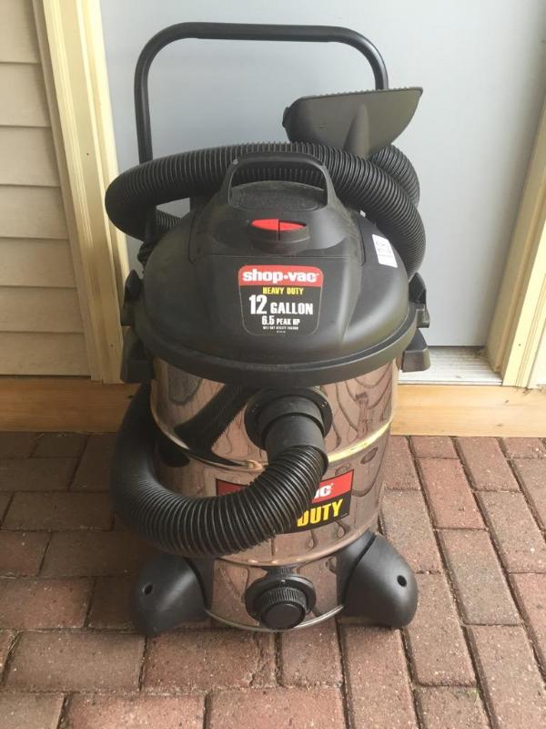 lot 128 image: Shop vac heavy duty 12 gallon 6.5 peak up hea...