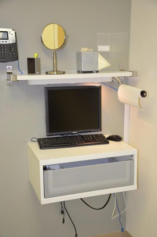 lot 13 image: Work station including 17" Dell monitor...