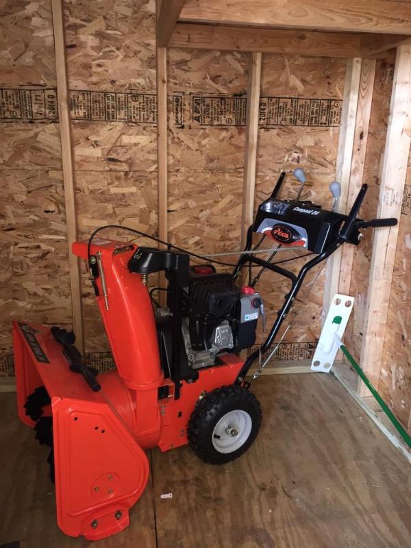 lot 130 image: ARIENS Snowblower. Polar Forge Briggs & S...