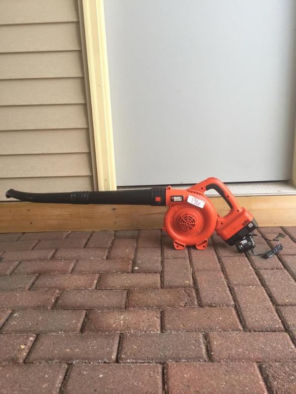 lot 136 image: Black and Decker leaf blower HPB18-OPE...