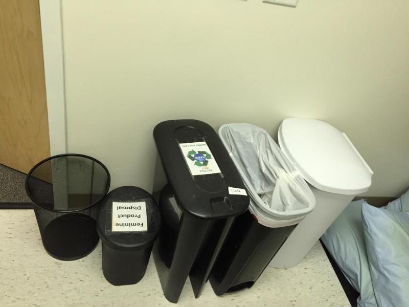 lot 166 image: 5 trashcans...
