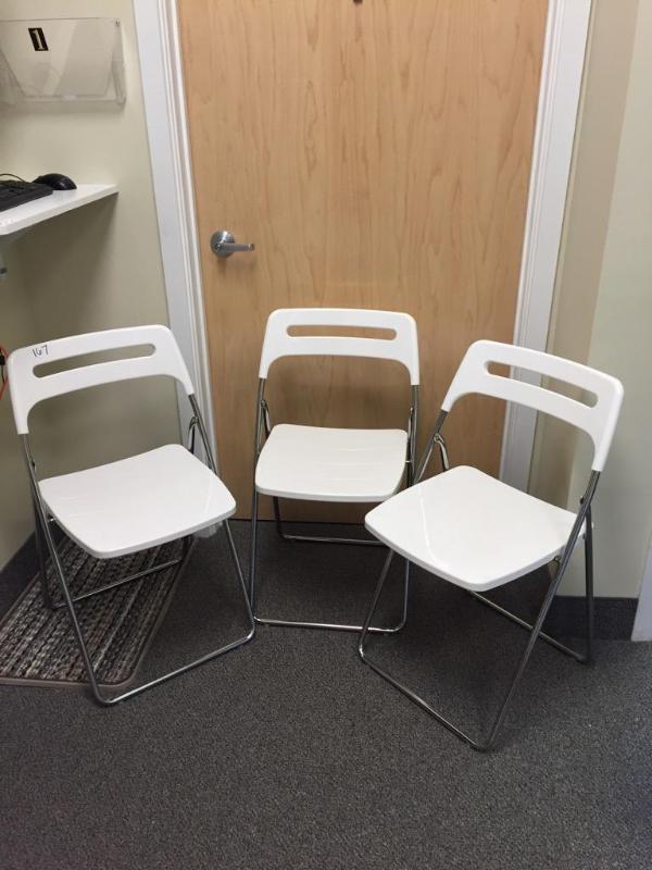 lot 167 image: 3 White Ikea folding chairs...