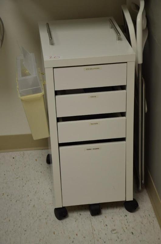 lot 20 image: 4- drawer rolling cabinet. 14&quotx20&quotx...