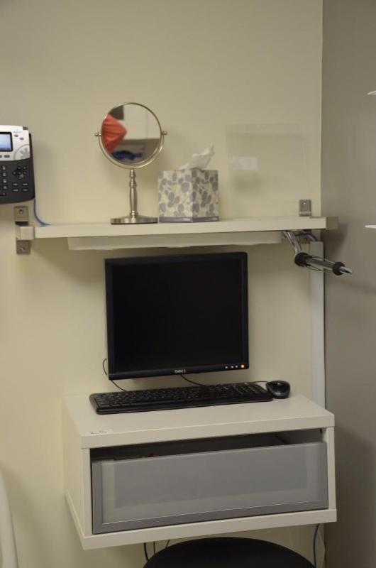 lot 25 image: Work station including Dell monitor with wal...