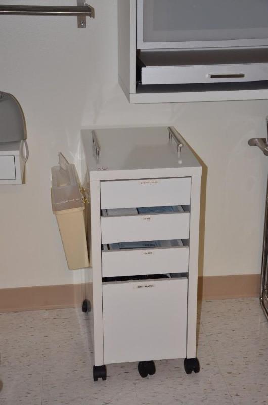 lot 36 image: 4 drawer rolling cabinet contents not include...