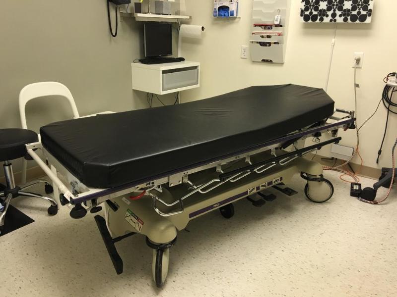 lot 4 image: Stryker 1501 Emergency DepartmentPACU Adjust...