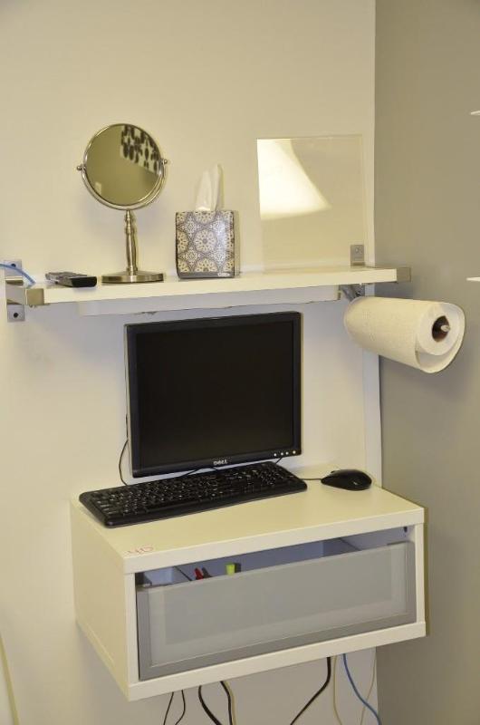 lot 40 image: Work station including 17" Dell monitor...