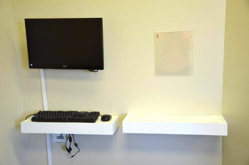lot 48 image: 2 wall shelves AOC e2250Swd 22" LED LCD...