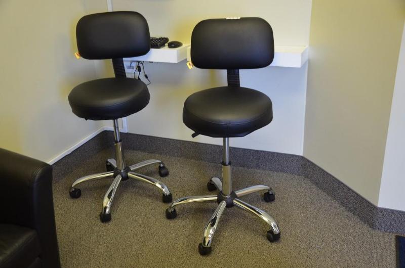 lot 49 image: 2&nbspmatching adjustable rolling exam ...