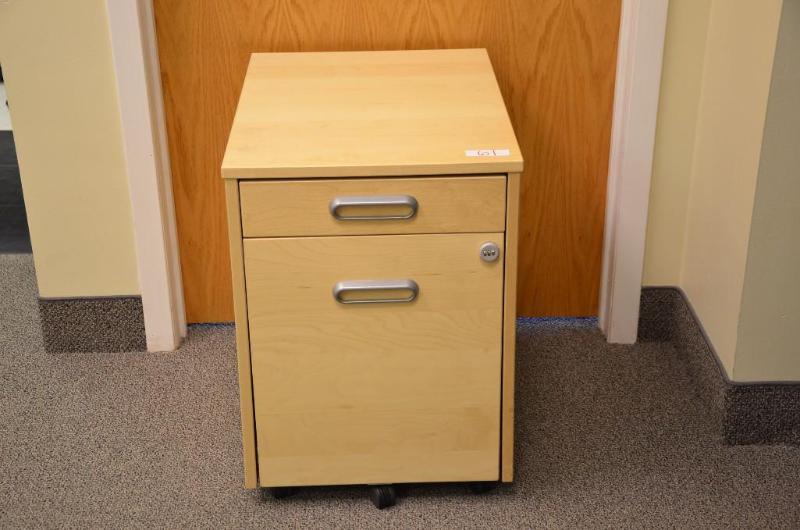 lot 61 image: 4 drawer rolling cabinet. 39&quotx34&quotx1...