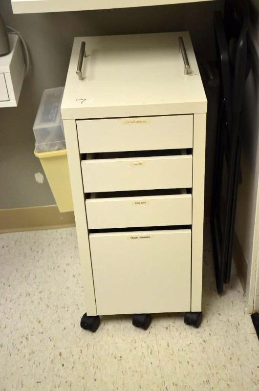 lot 7 image: 4 Drawer rolling cabinet. Contents not includ...