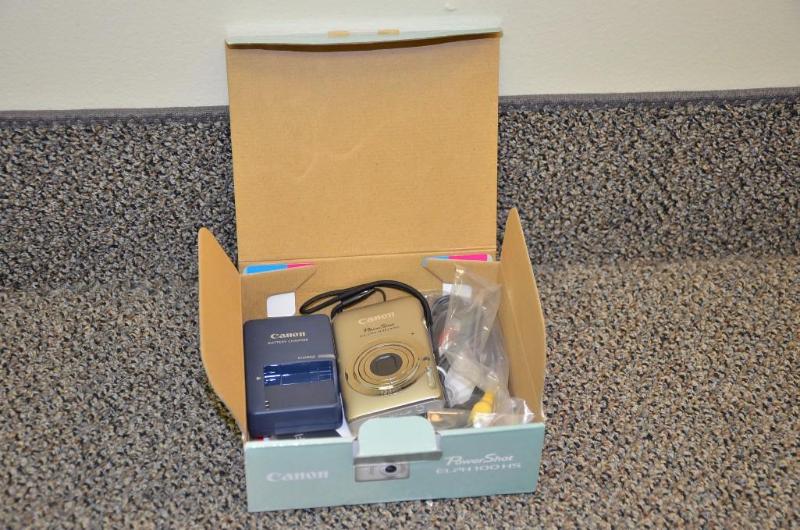 lot 70 image: Canon PowerShot ELPH 100 HS cameras with batt...