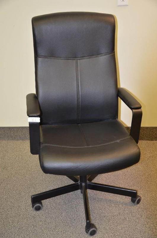 lot 81 image: Black leather rolling desk chair...