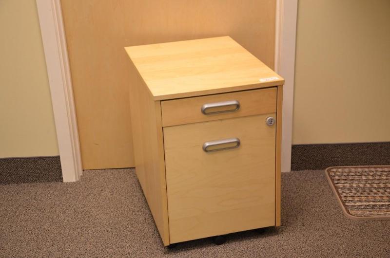 lot 83 image: 4 drawer rolling cabinet contents not include...