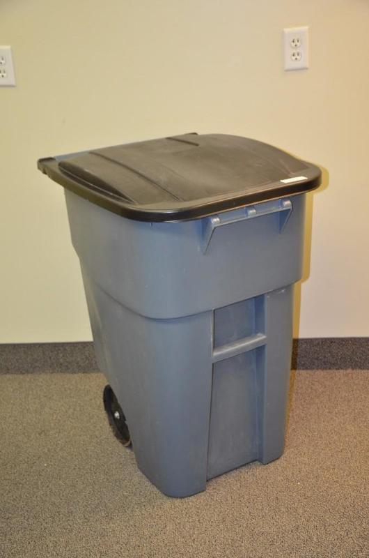 lot 90 image: 50 gal. Commercial product Rubbermaid trash c...