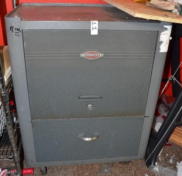 lot 11 image: Craftsman toolbox 17.5" x 26" x 32&...