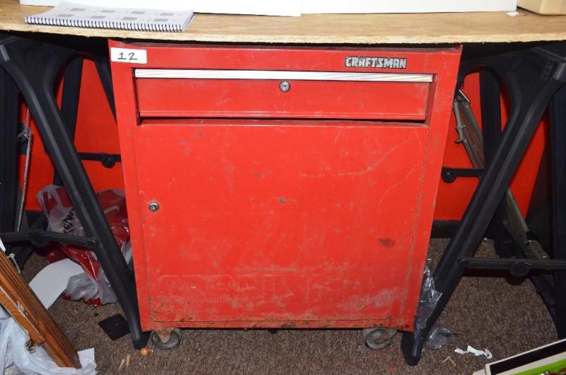 lot 12 image: Red Craftsman tool box 14.5&quotx26.5&quotx...