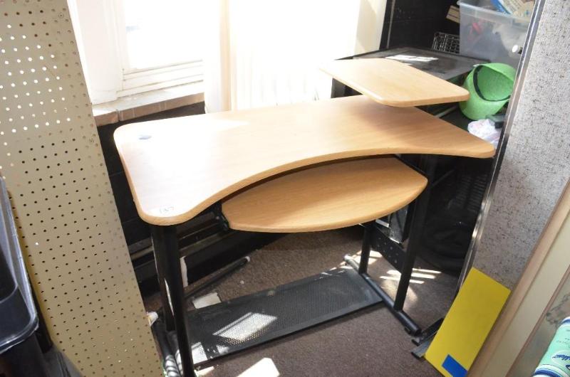 lot 137 image: Desk 39x38x24...