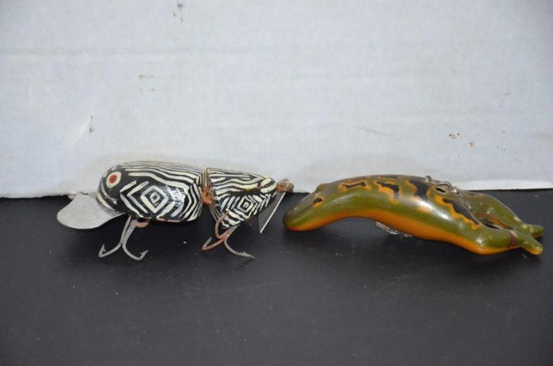 lot 138 image: 2 fishing luresHeddon frog lure and a primit...