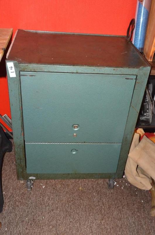 lot 14 image: 3 drawer Tool chest...