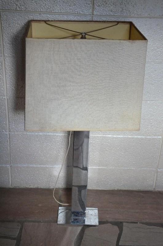 lot 141 image: Underwriter laboratories portable lamp. Issue...