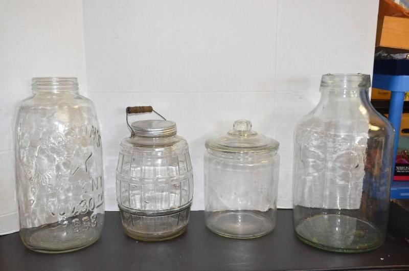 lot 143 image: 4 large vintage glasses glass root beer cont...