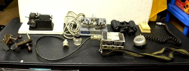 lot 15 image: Bushnell Falcon binoculars Y9448 Transist -O...