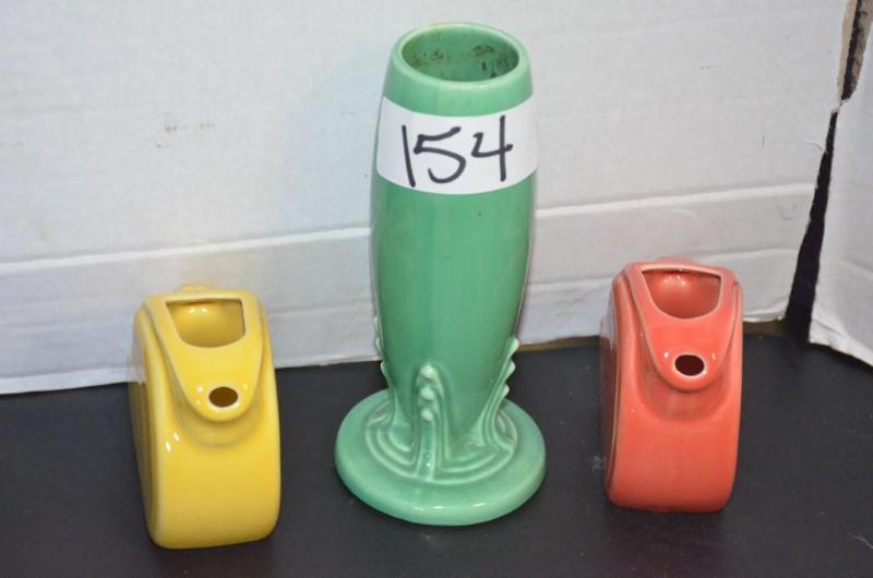 lot 154 image: 3 pieces of Fiesta Ware 2 pitchers and 1 vas...
