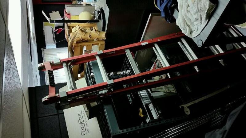 lot 176 image: 7 Louisville ladder Corp. model FC 1007 Red ...