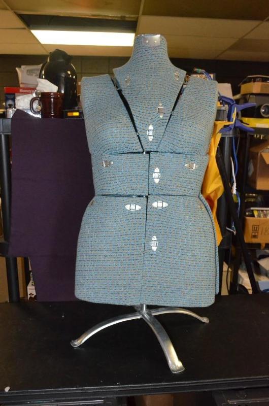 lot 190 image: Vintage Adjustable Collectible Bust Mannequin...