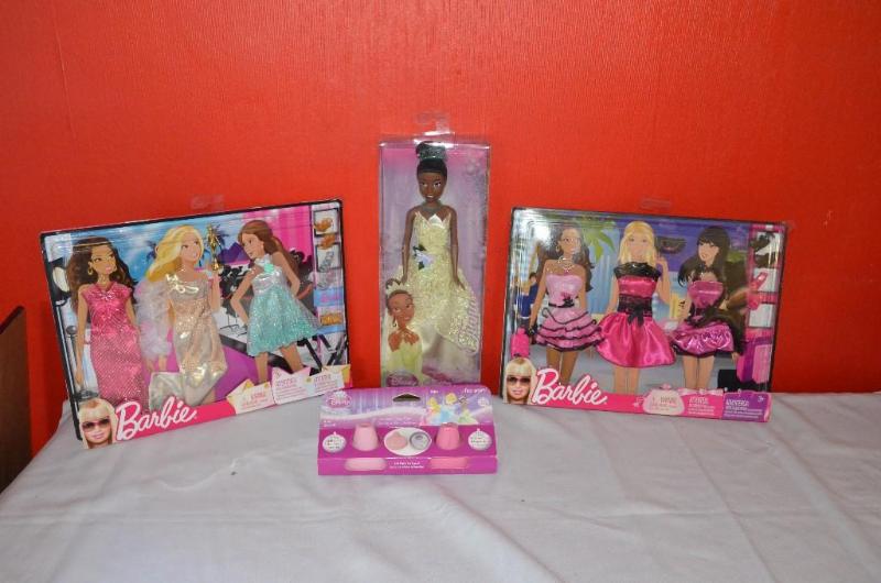 lot 195 image: 2 Barbie Fashion Accessory kits, 2 Disney Pri...