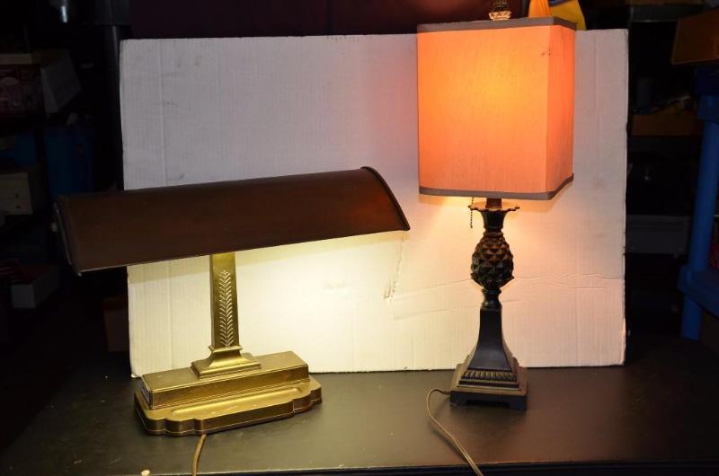 lot 41 image: Desk lamp pineapple lamp PL66812BZG...