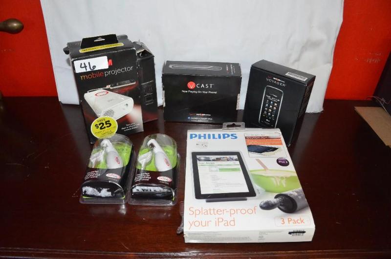 lot 46 image: 3M mobile projector  Verizon wireless voyage...