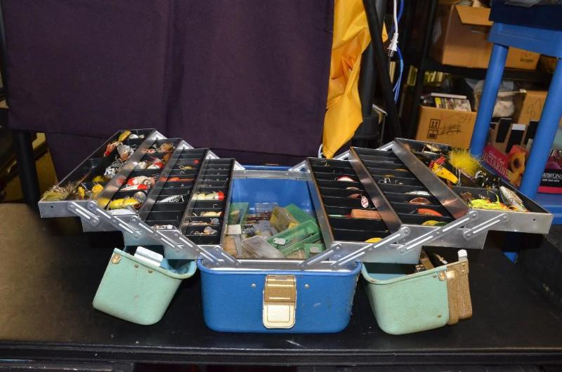lot 5 image: Umco 1000 U&nbspTackle box and lures includi...