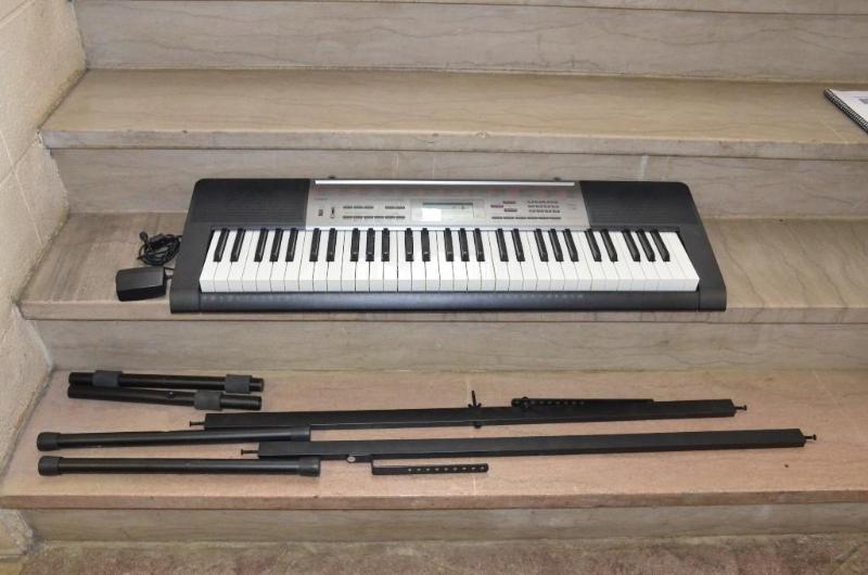 lot 67 image: Casio key lighting keyboard LK-165...