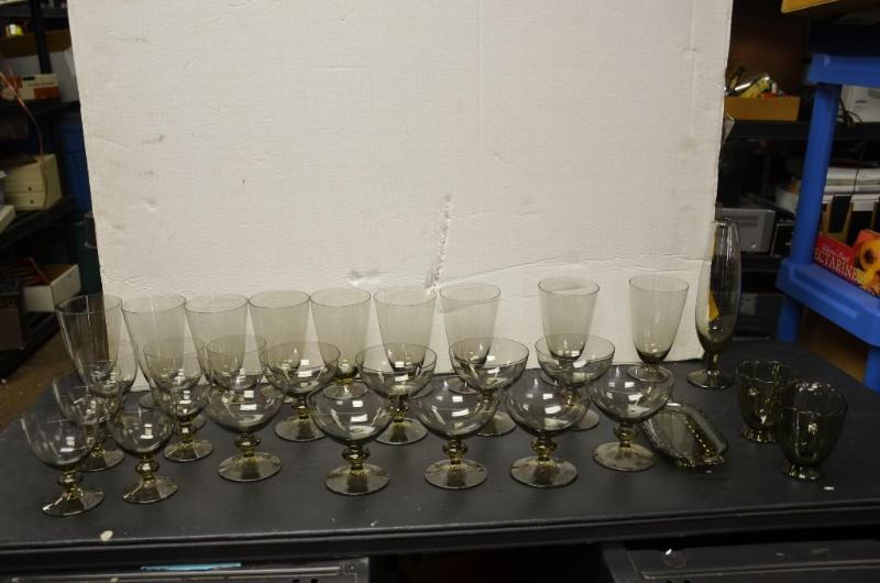 lot 74 image: Large lot of vintageAntique Glassware...