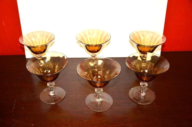 lot 86 image: 4 vintage brown glassware...