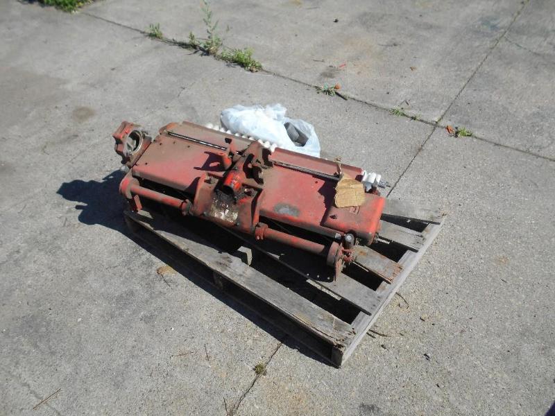 lot 10 image: Jacobsen 30 Reel and Zero Turn Deck Rollers.